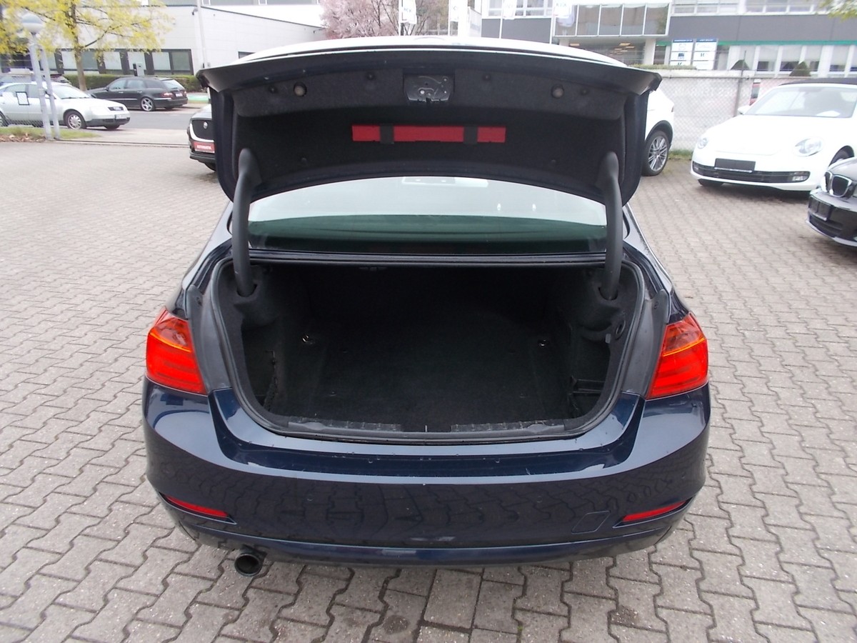 BMW 320i Comfort, AHK, PDC, 1.Hd.