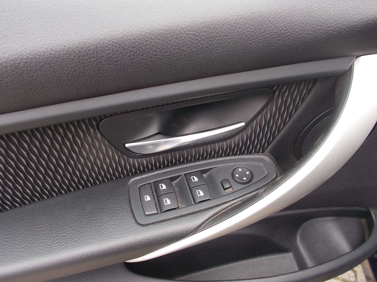 BMW 320i Comfort, AHK, PDC, 1.Hd.