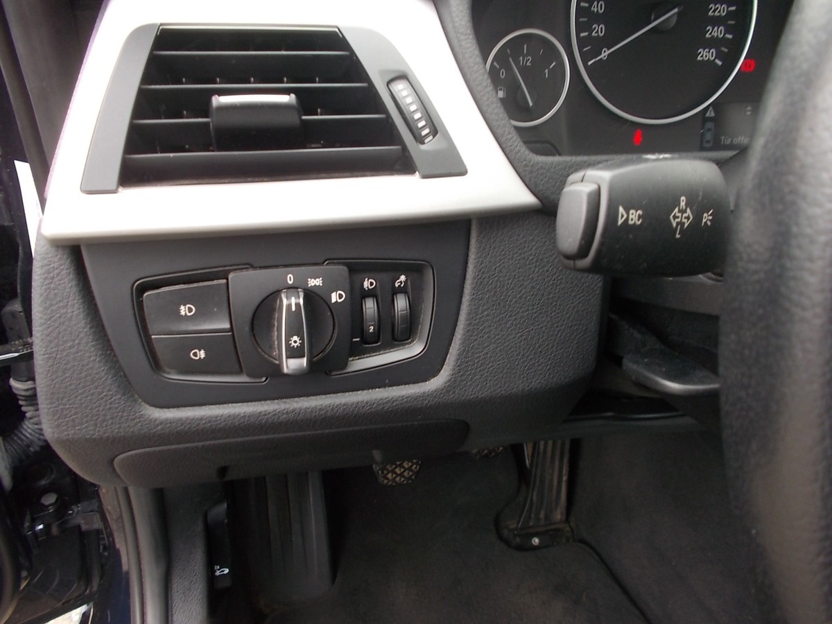 BMW 320i Comfort, AHK, PDC, 1.Hd.