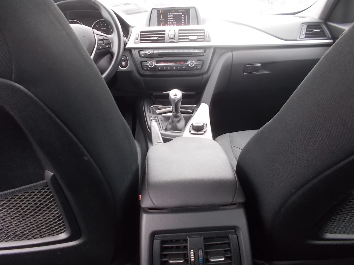 BMW 320i Comfort, AHK, PDC, 1.Hd.