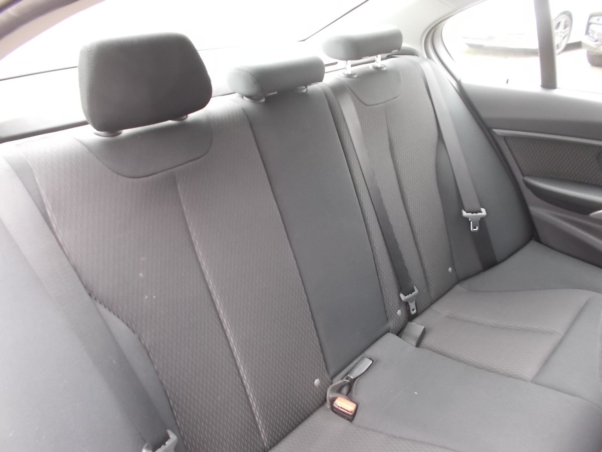 BMW 320i Comfort, AHK, PDC, 1.Hd.
