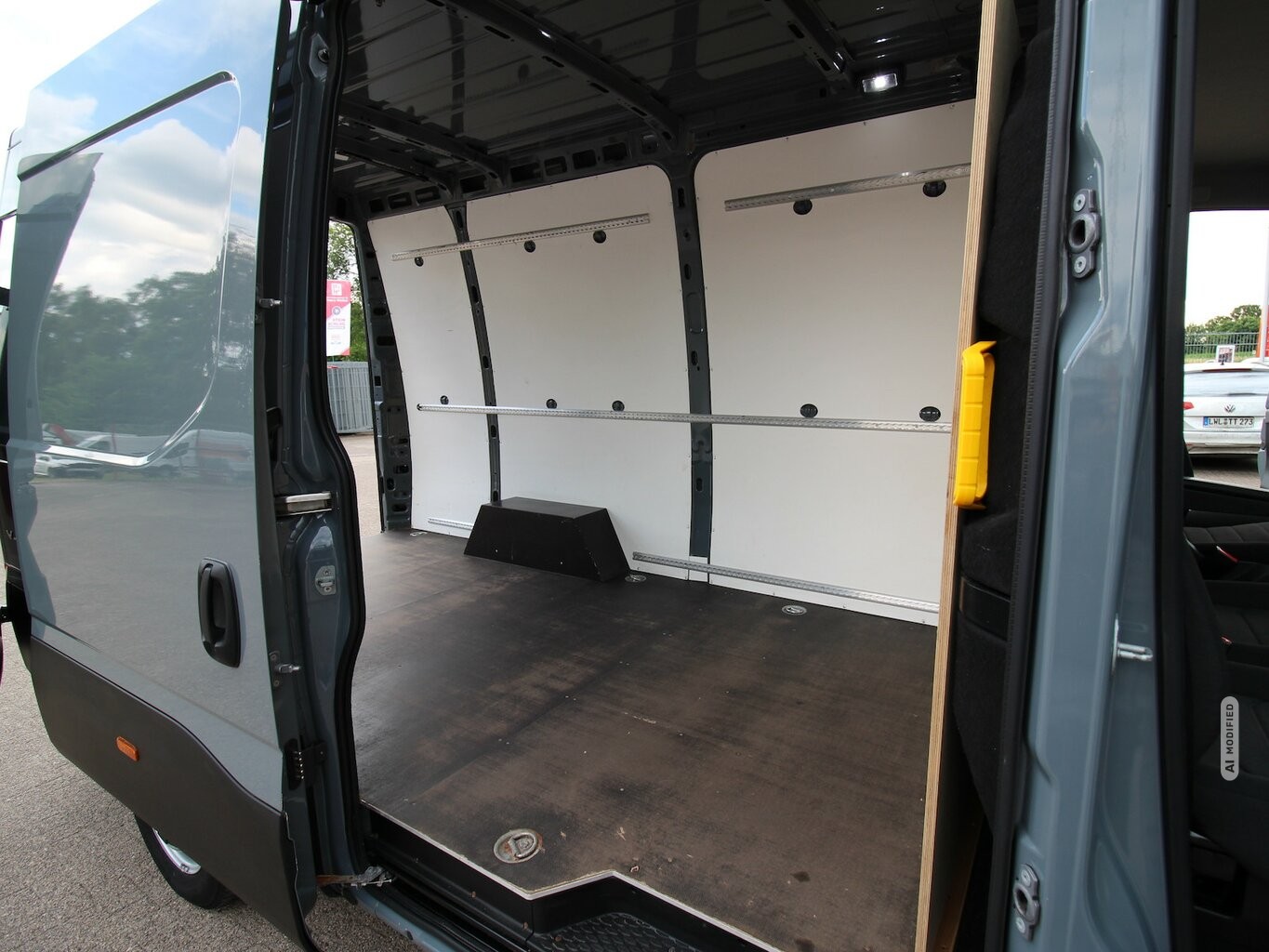 Iveco Daily 35 S 16 Hi-Matic 2.3 NAVI+LED+KAMERA+270°TÜREN+ACC...