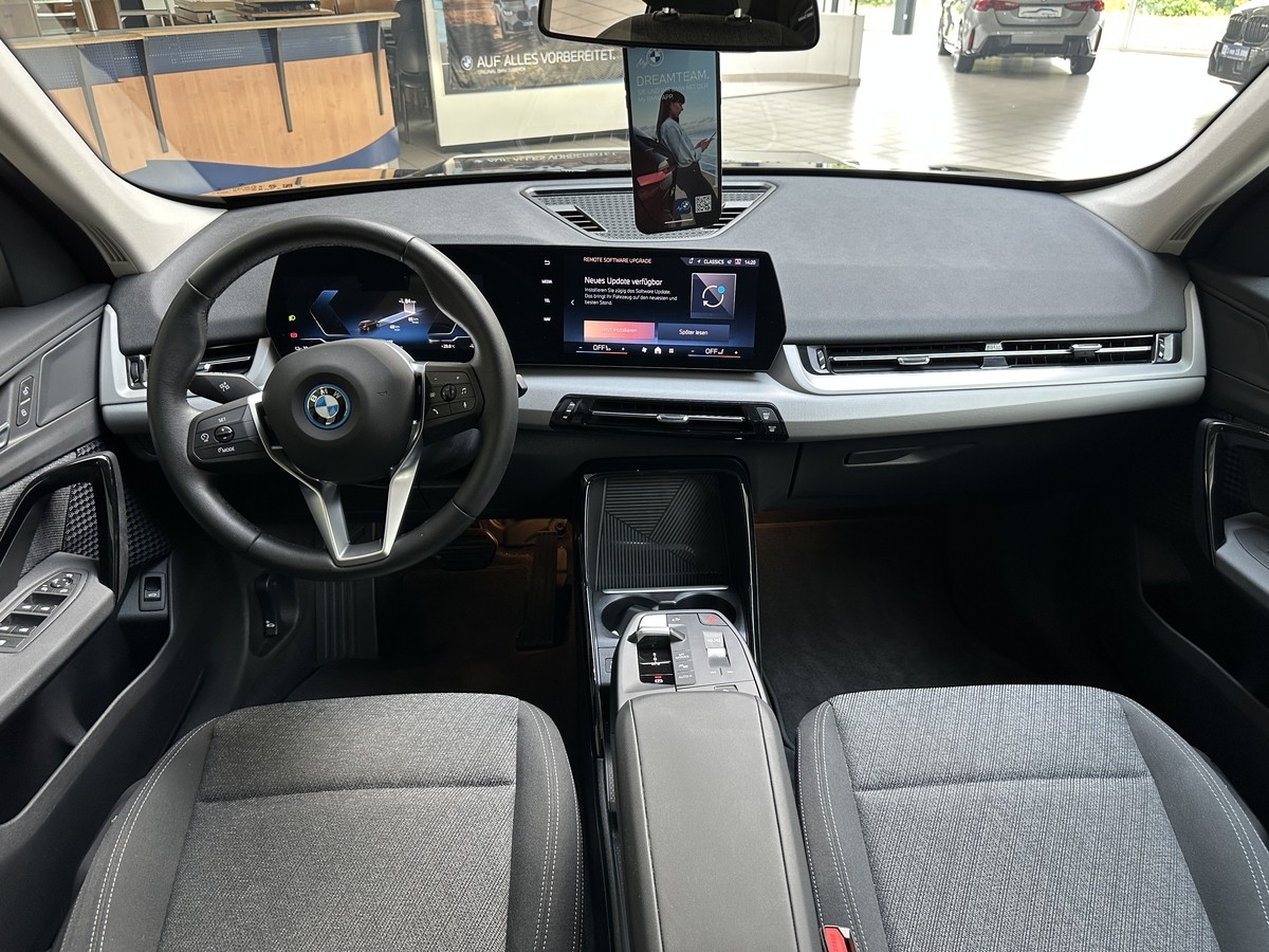 BMW iX1eDrive20 LED Sitzhz. Kamera PDC Navi. CarPlay 1.Hd