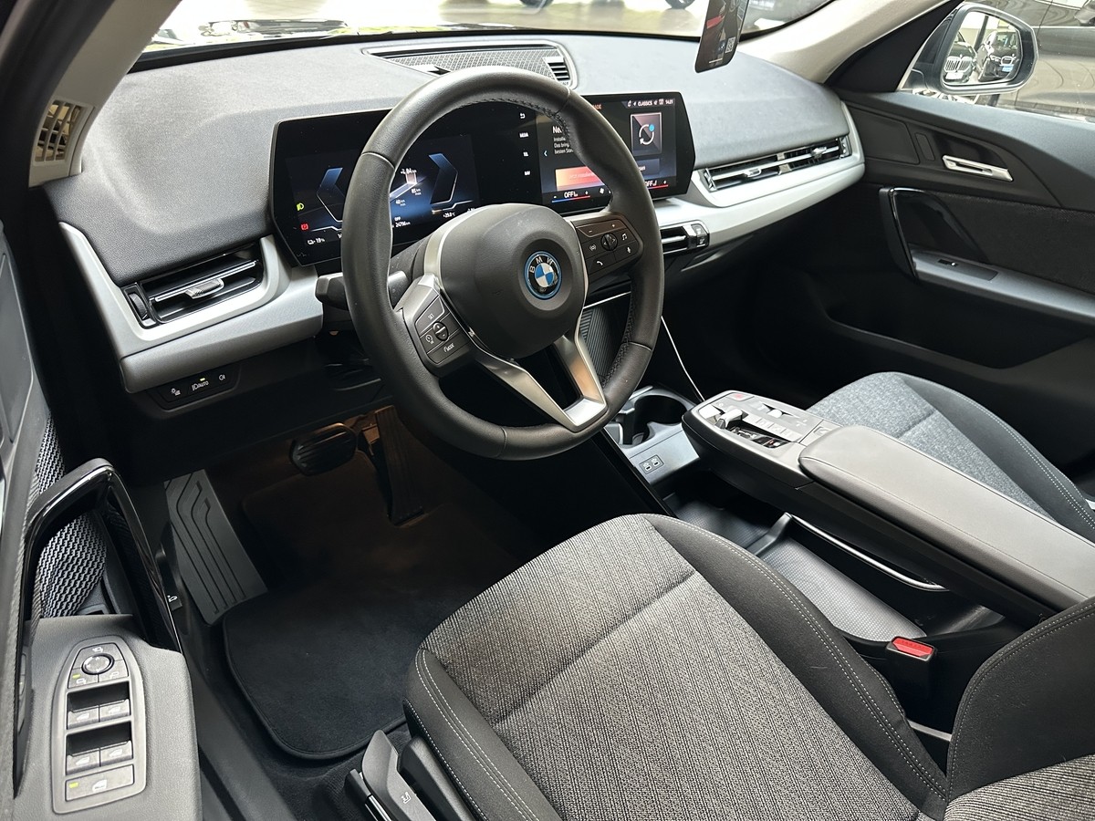 BMW iX1eDrive20 LED Sitzhz. Kamera PDC Navi. CarPlay 1.Hd