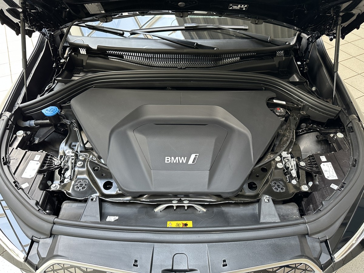 BMW iX1eDrive20 LED Sitzhz. Kamera PDC Navi. CarPlay 1.Hd
