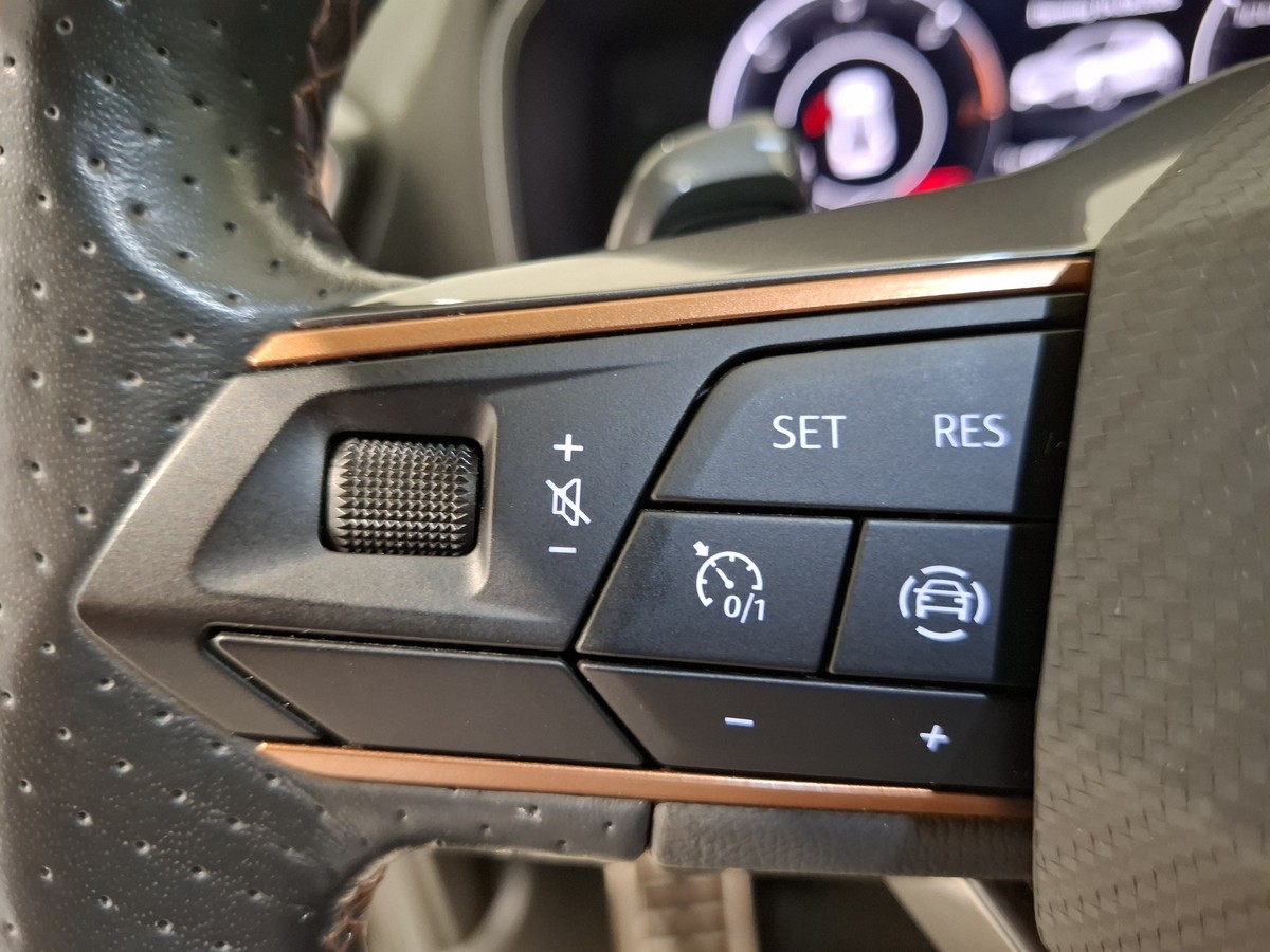 Cupra Leon 1.4 TSI e-Hybrid Kamera LED DCC