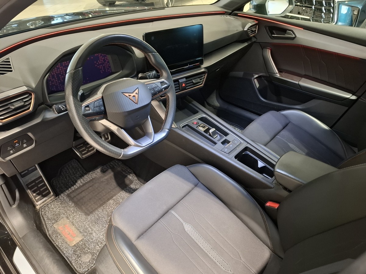 Cupra Leon 1.4 TSI e-Hybrid Kamera LED DCC