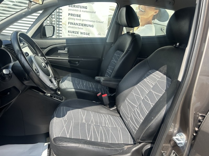 Kia Venga 1.6 CVVT DREAM TEAM AUTOM*KLIMA*SHZG*NAVI*ALU*R-CAM