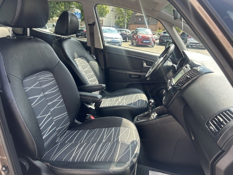 Kia Venga 1.6 CVVT DREAM TEAM AUTOM*KLIMA*SHZG*NAVI*ALU*R-CAM