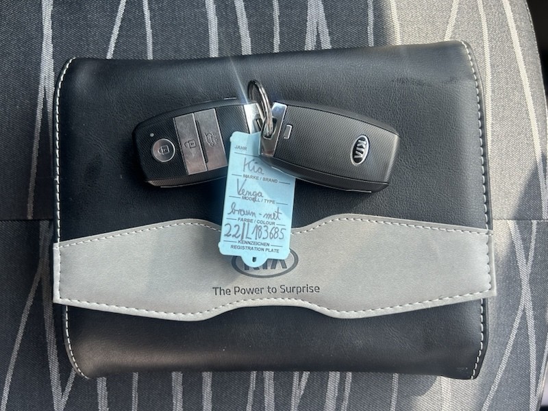 Kia Venga 1.6 CVVT DREAM TEAM AUTOM*KLIMA*SHZG*NAVI*ALU*R-CAM