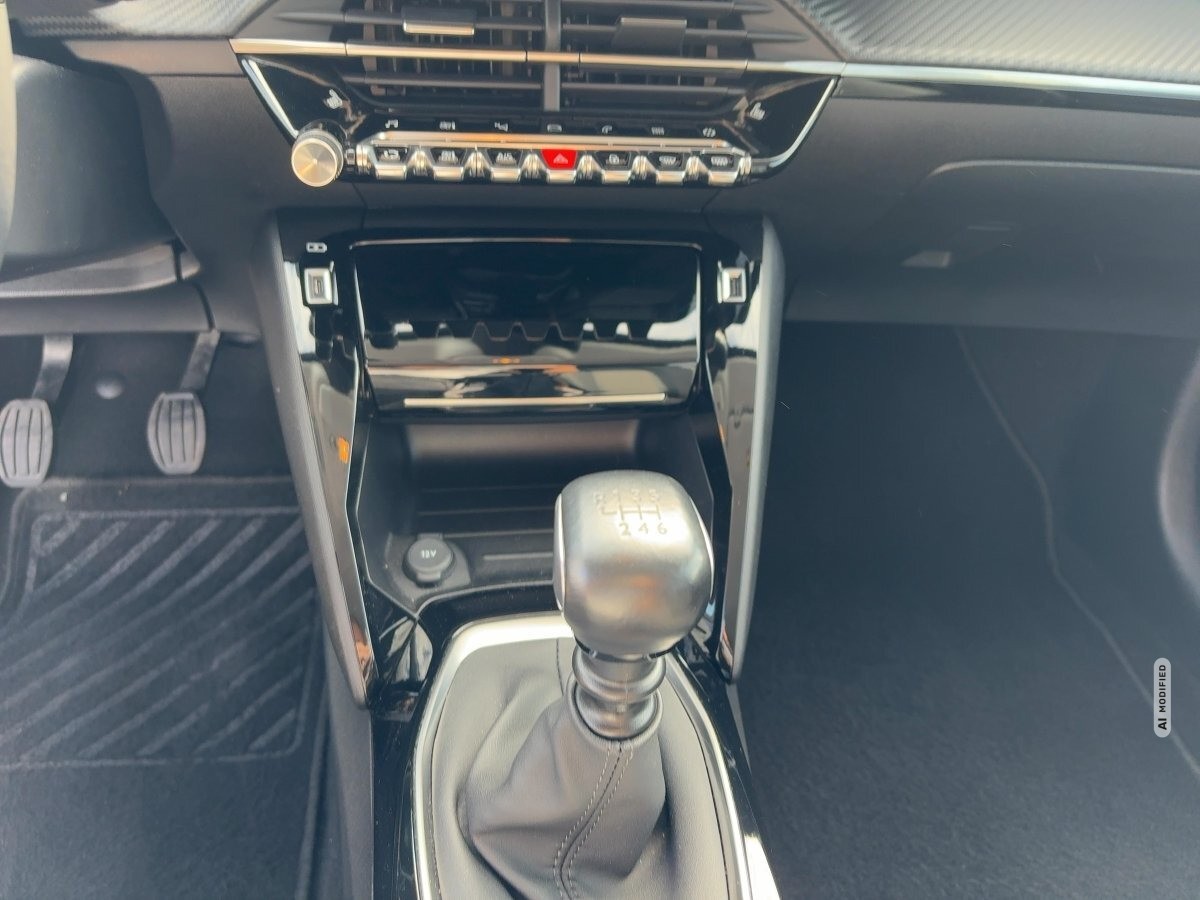 Peugeot 208 1.2 PureTech 100 Allure Pack LED,Navi,SHZ,LM