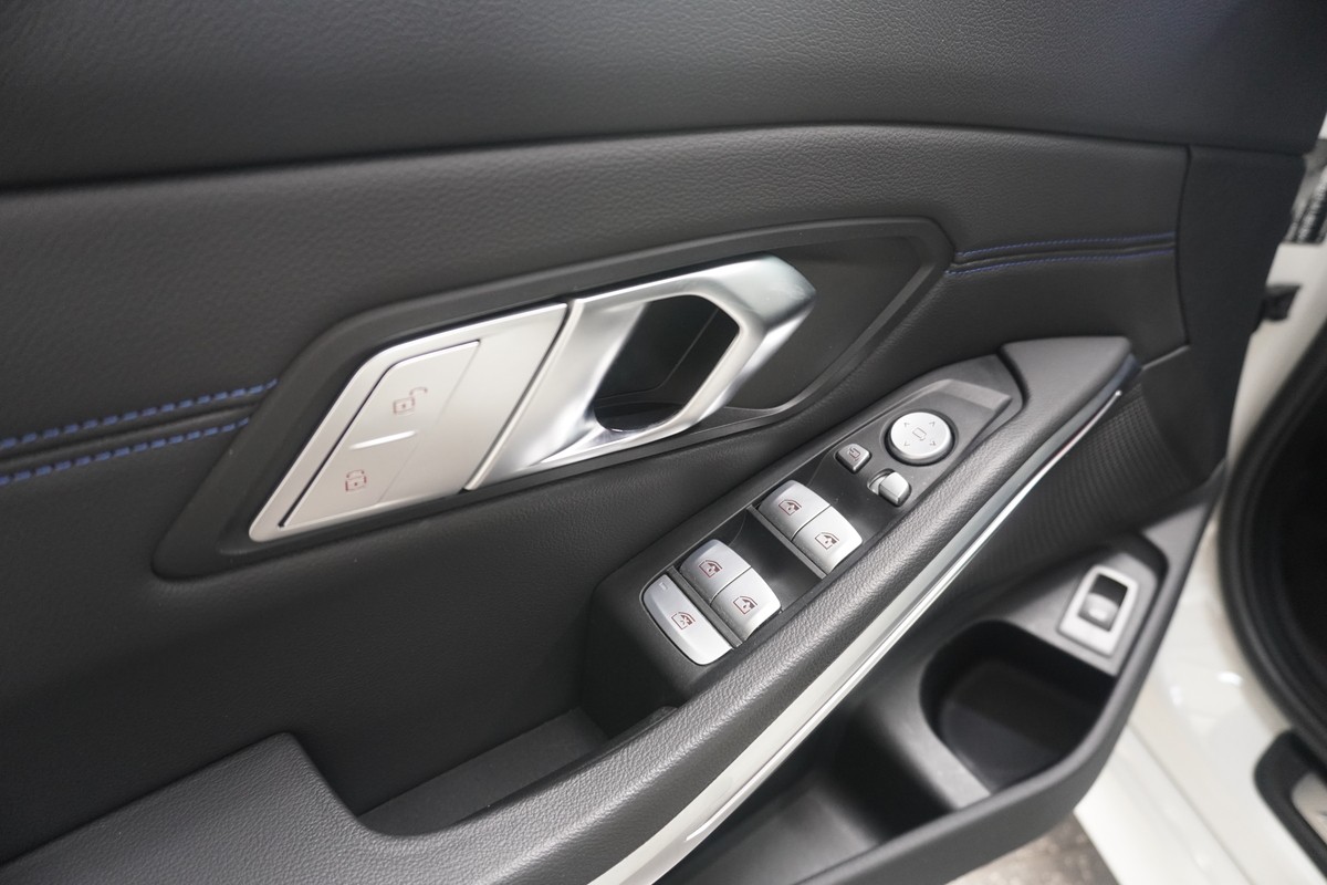 BMW 320i M Sport LED Live-Cockpit HUD 