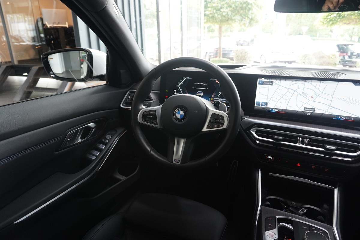 BMW 320i M Sport LED Live-Cockpit HUD 