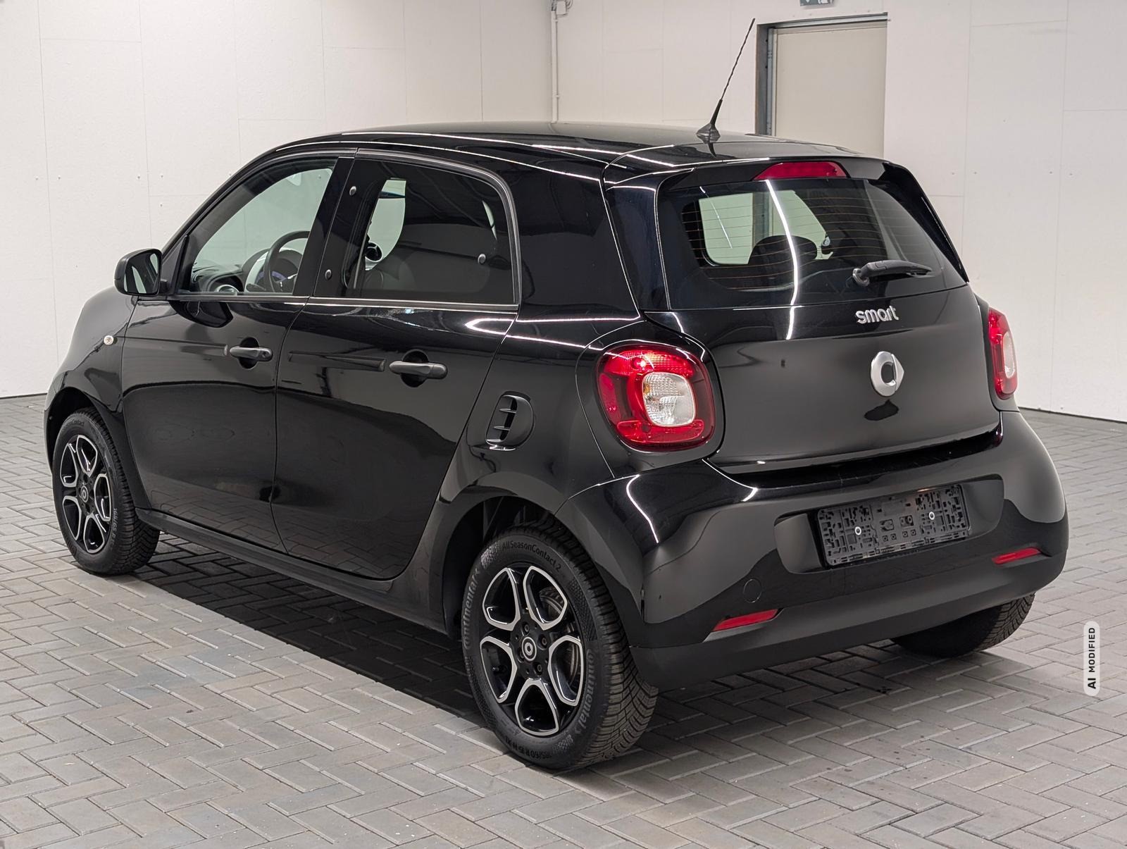 Smart ForFour Klimaaut./SHZ/Tempom./LED-TFL/15-LM
