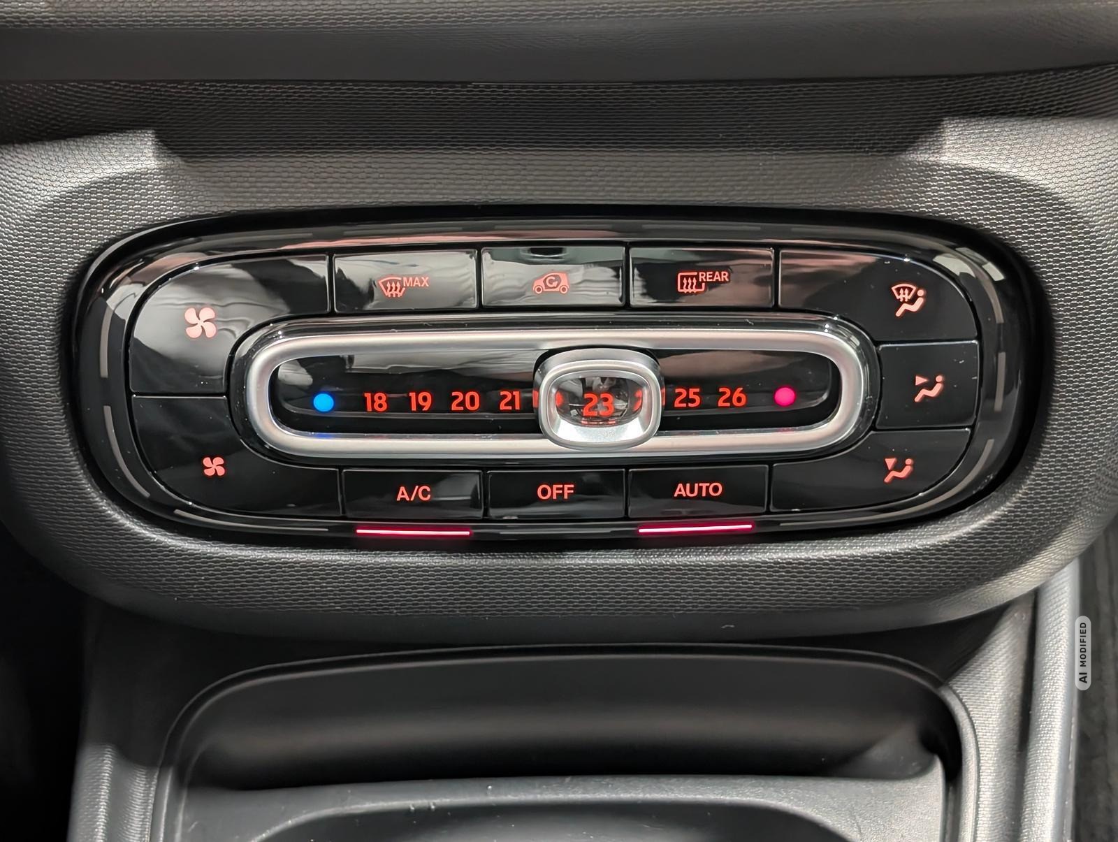 Smart ForFour Klimaaut./SHZ/Tempom./LED-TFL/15-LM