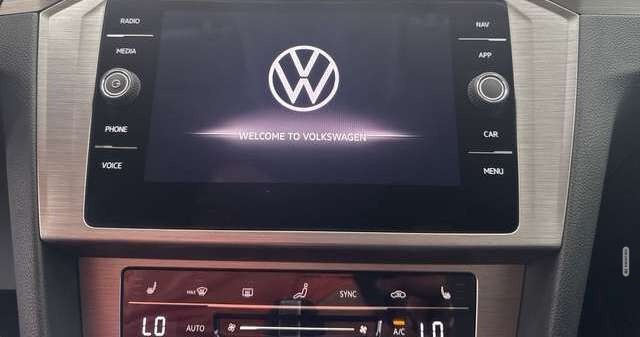Volkswagen Passat Variant 2.0 TDI DSG*NAVI*KAM*APP*LED*MWST