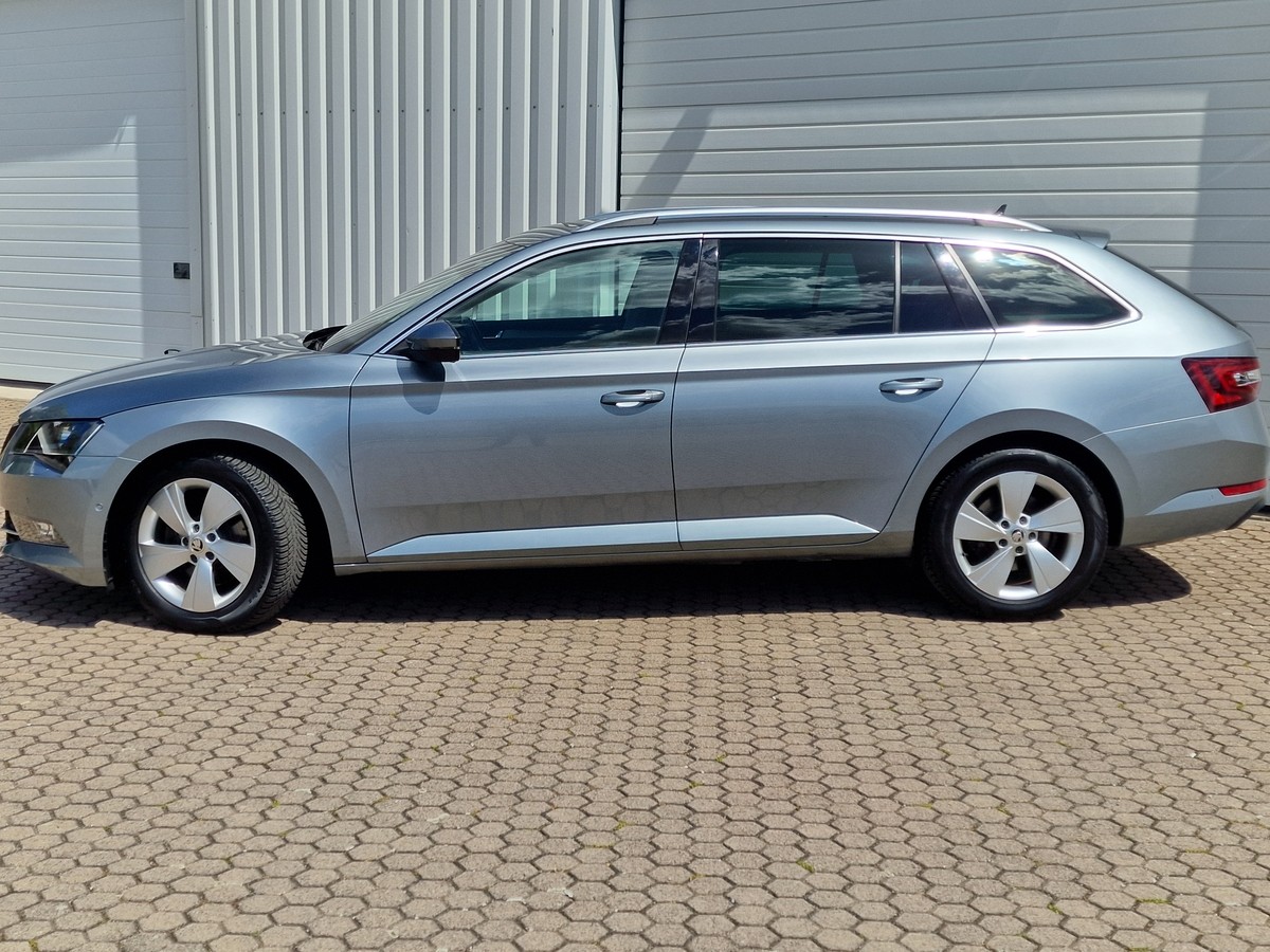 Skoda Superb TSI Style*Navi*AHK*ACC*Apple Car*Glasdach
