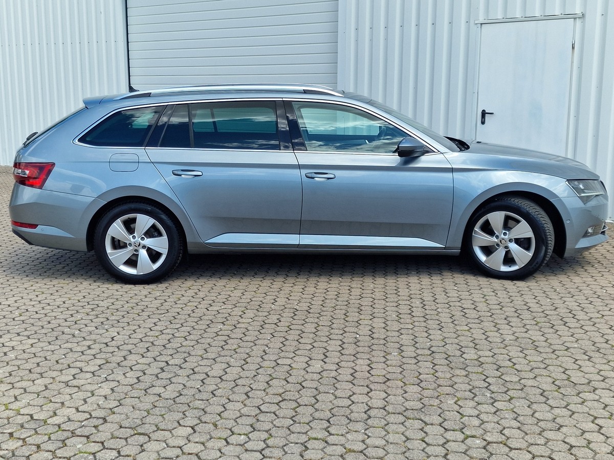 Skoda Superb TSI Style*Navi*AHK*ACC*Apple Car*Glasdach