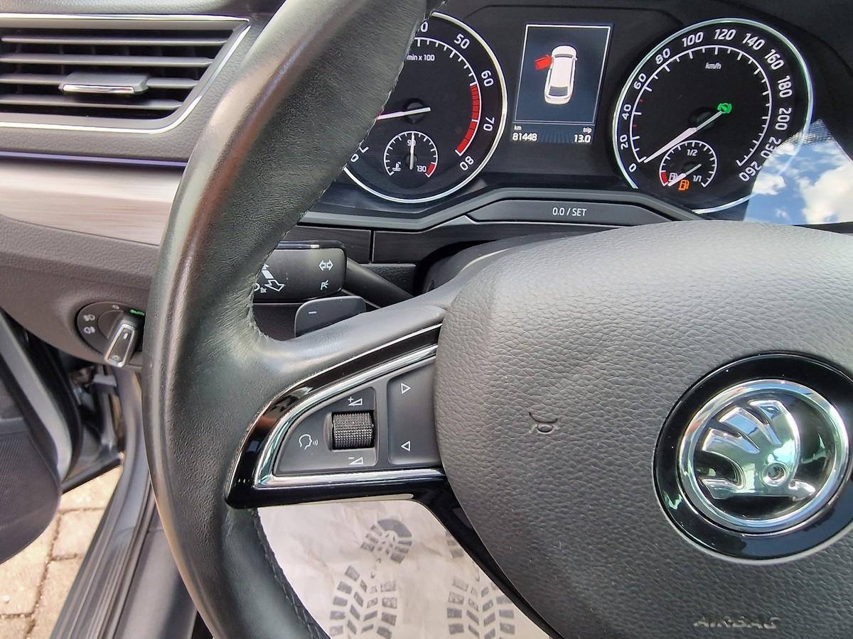 Skoda Superb TSI Style*Navi*AHK*ACC*Apple Car*Glasdach