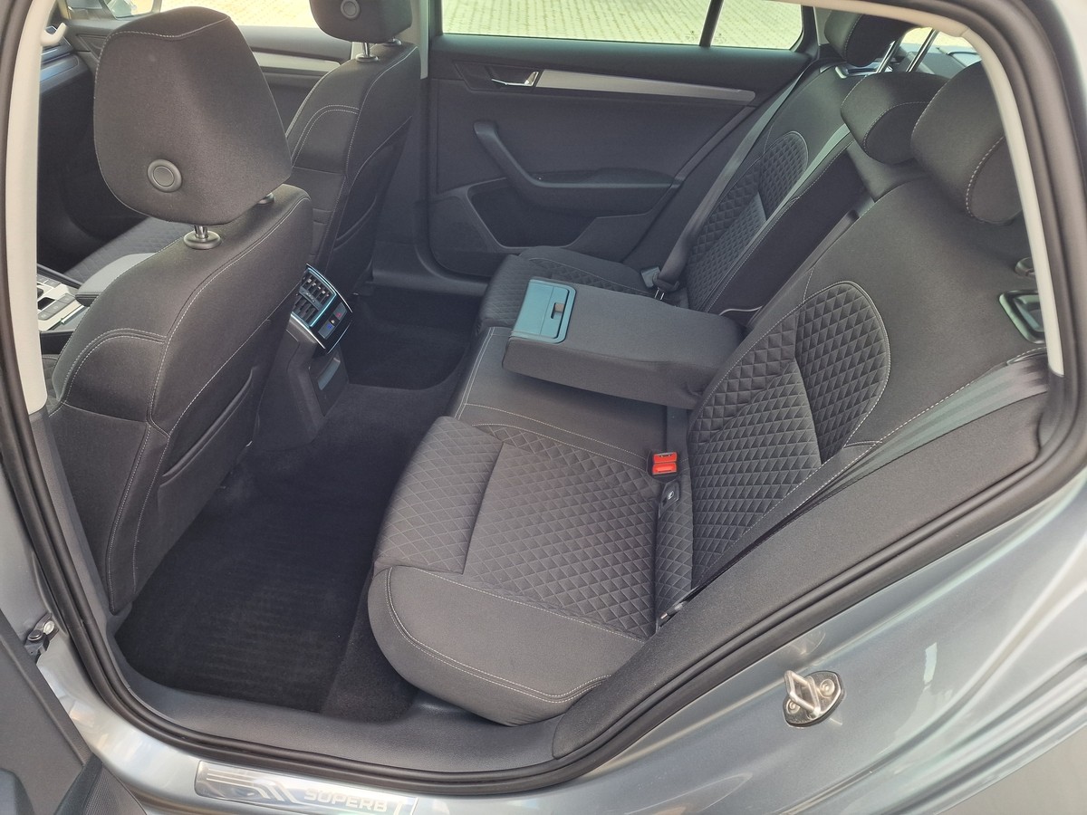 Skoda Superb TSI Style*Navi*AHK*ACC*Apple Car*Glasdach