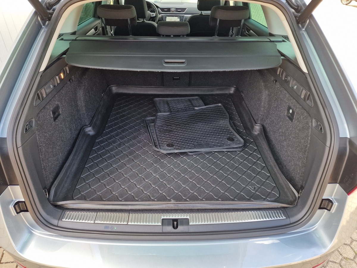 Skoda Superb TSI Style*Navi*AHK*ACC*Apple Car*Glasdach