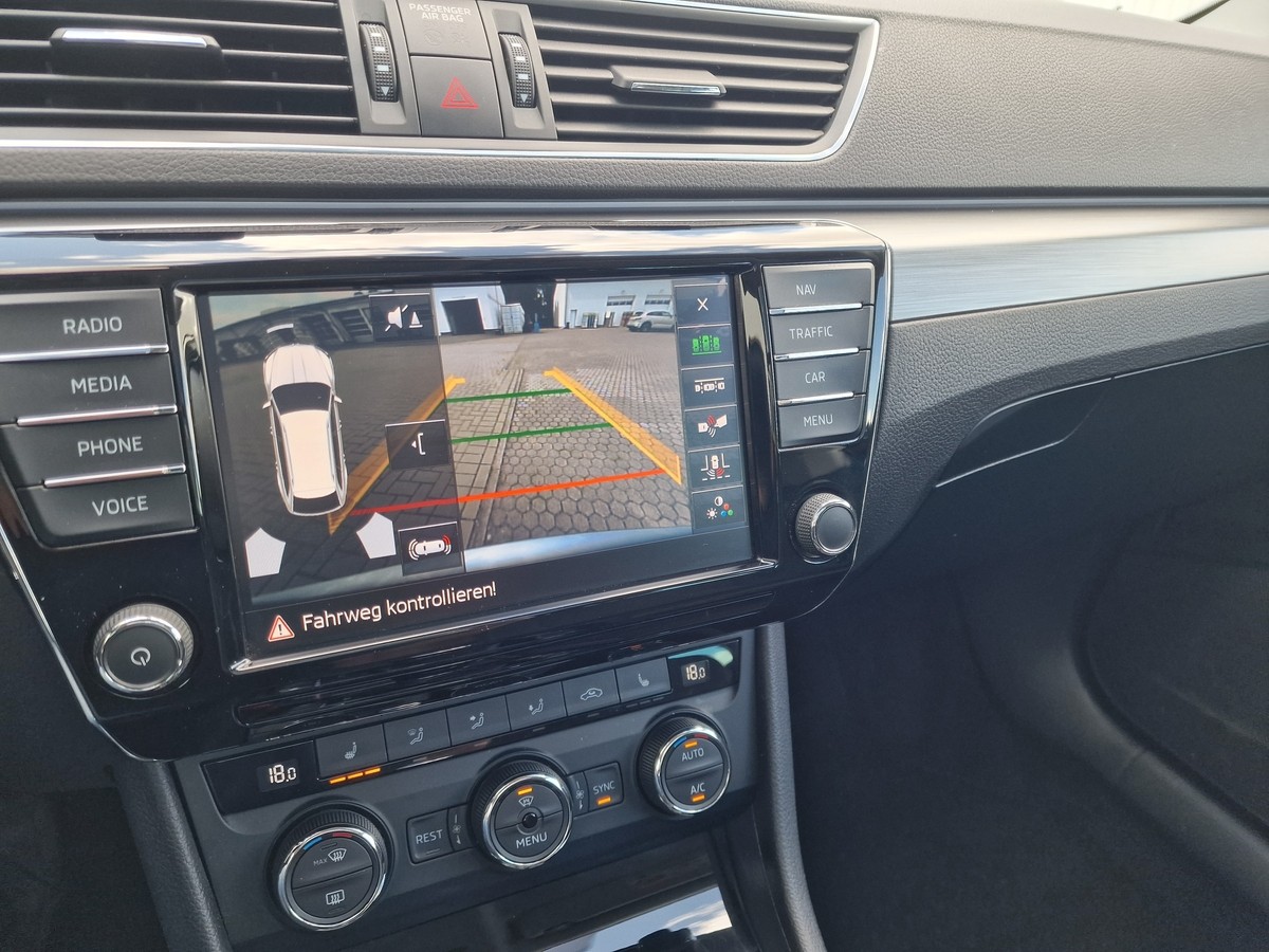 Skoda Superb TSI Style*Navi*AHK*ACC*Apple Car*Glasdach
