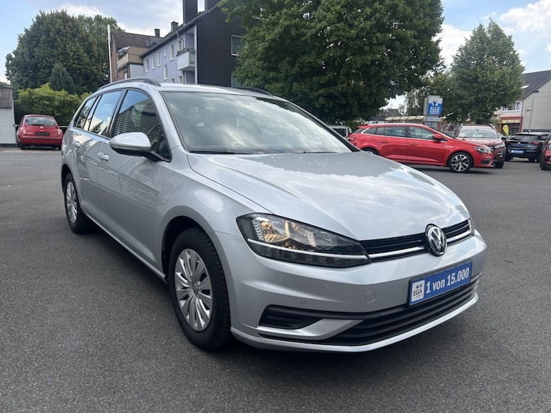 Volkswagen Golf VII 1.0 TSI TRENDLINE OPF KLIMAAUTOM*RADIO*NAVI*PDC    