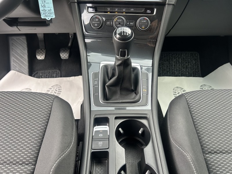 Volkswagen Golf VII 1.0 TSI TRENDLINE OPF KLIMAAUTOM*RADIO*NAVI*PDC    