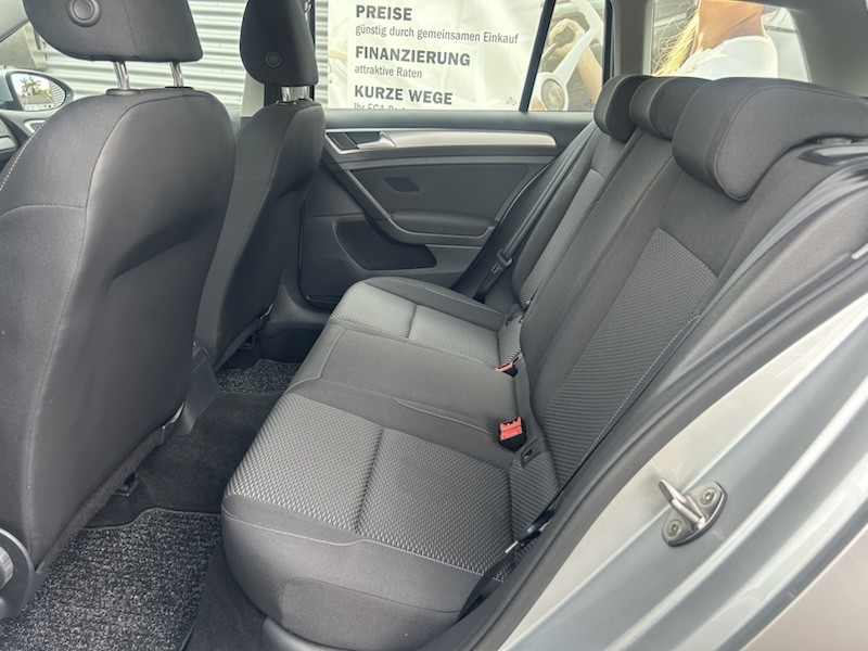 Volkswagen Golf VII 1.0 TSI TRENDLINE OPF KLIMAAUTOM*RADIO*NAVI*PDC    