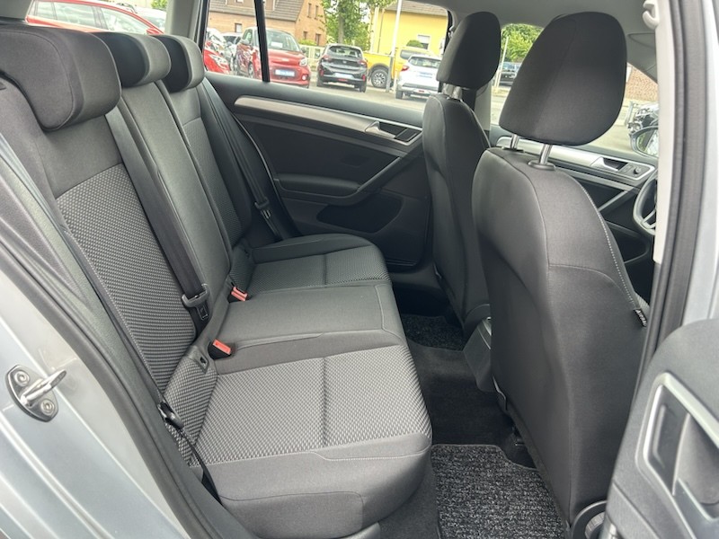 Volkswagen Golf VII 1.0 TSI TRENDLINE OPF KLIMAAUTOM*RADIO*NAVI*PDC    