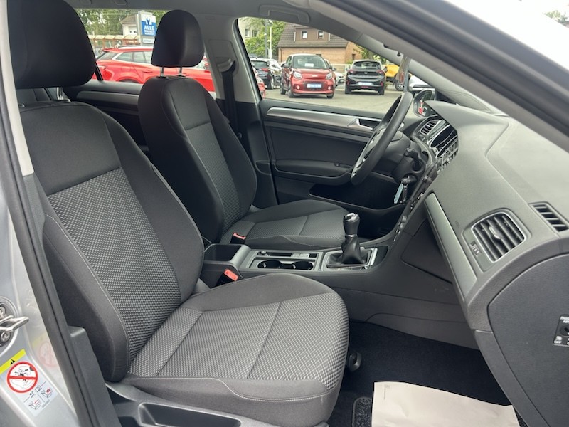 Volkswagen Golf VII 1.0 TSI TRENDLINE OPF KLIMAAUTOM*RADIO*NAVI*PDC    