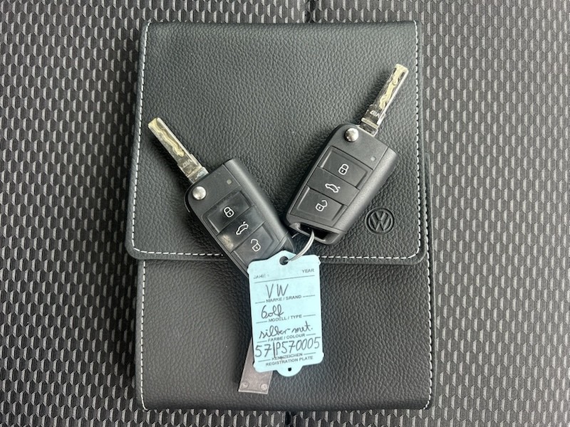 Volkswagen Golf VII 1.0 TSI TRENDLINE OPF KLIMAAUTOM*RADIO*NAVI*PDC    