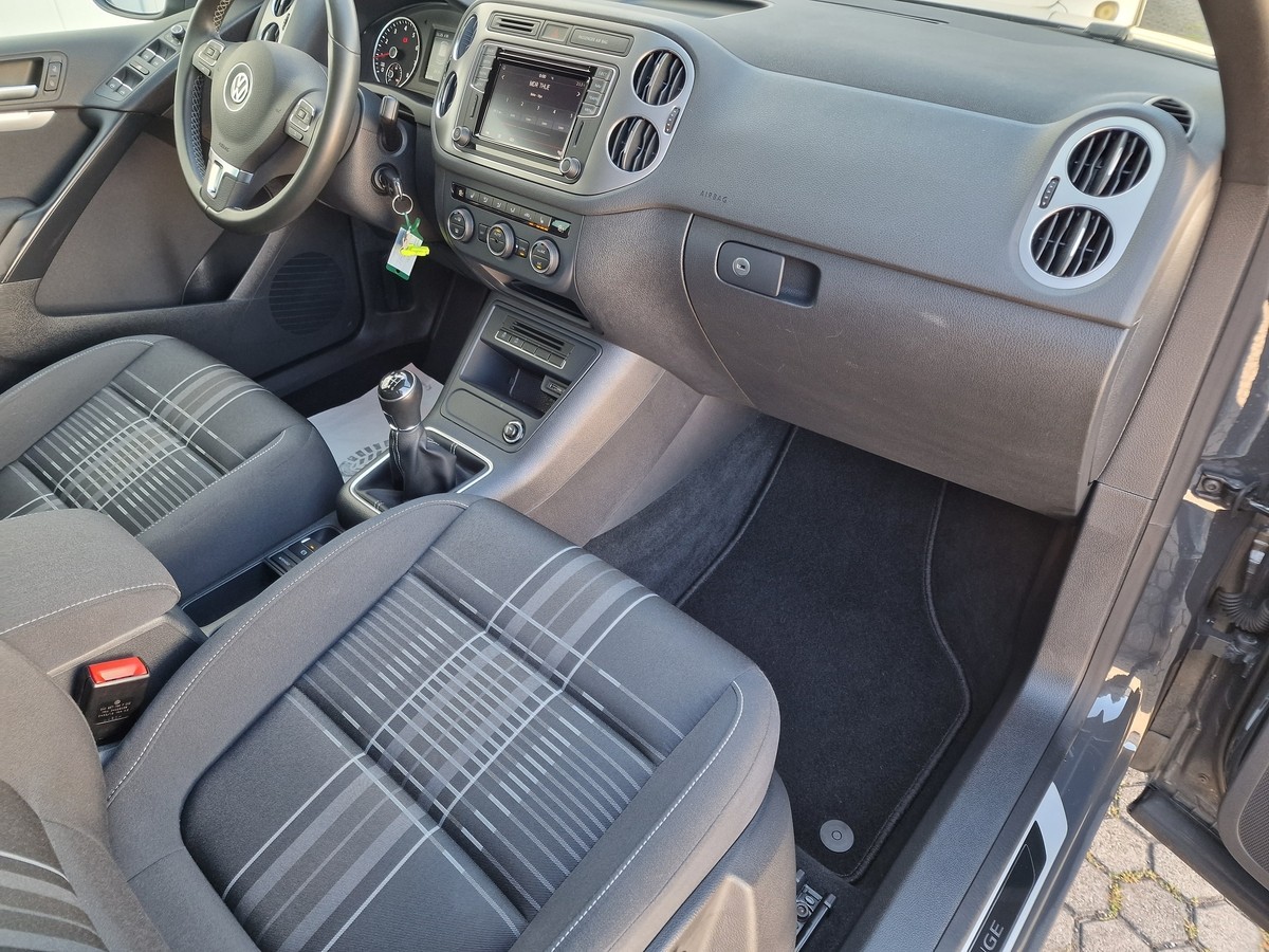 Volkswagen Tiguan Sport & Style*AHK*Navi*R-Kamera*Tempomat