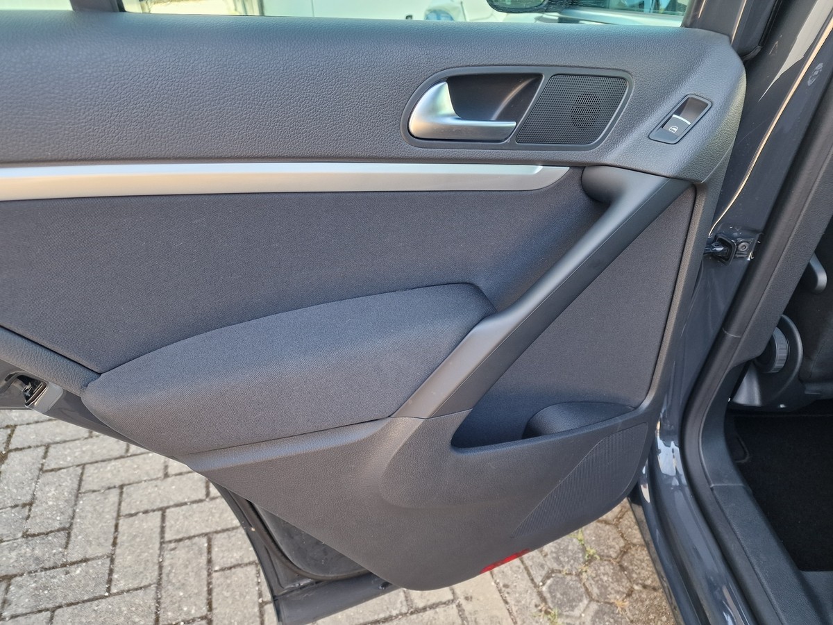 Volkswagen Tiguan Sport & Style*AHK*Navi*R-Kamera*Tempomat