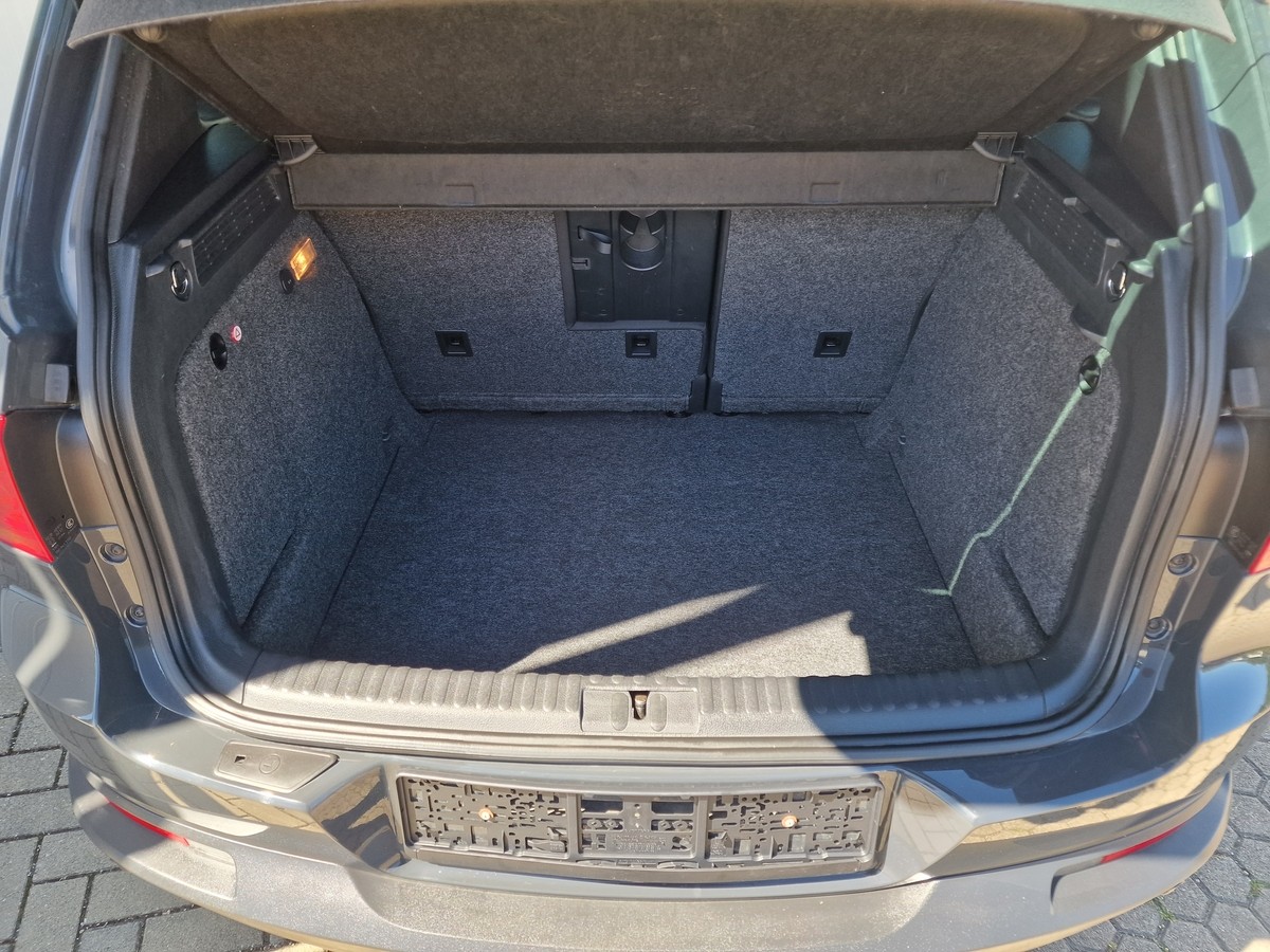Volkswagen Tiguan Sport & Style*AHK*Navi*R-Kamera*Tempomat