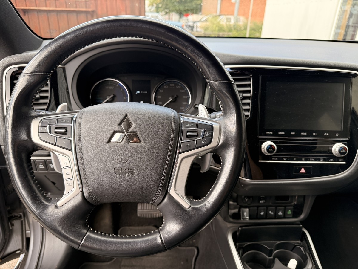 Mitsubishi Plug-in Hybrid Outlander Plus mit Spirit-Paket  AHK. WKR. 
