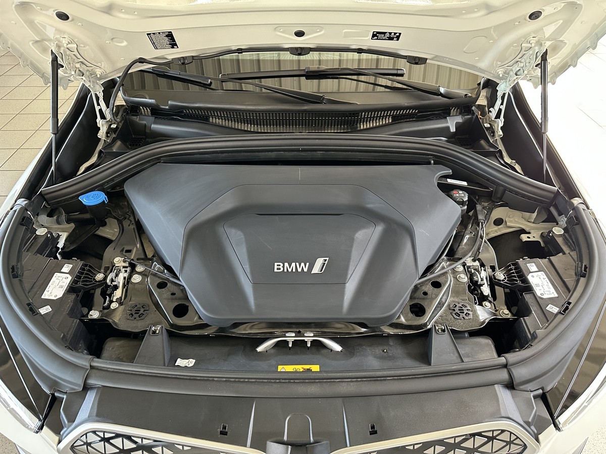 BMW iX1eDrive20 AHK Kamera LED Sitzhz. PDC 1Hd.