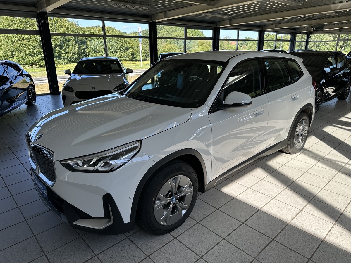 BMW iX1eDrive20 AHK Kamera LED Sitzhz. PDC 1Hd.