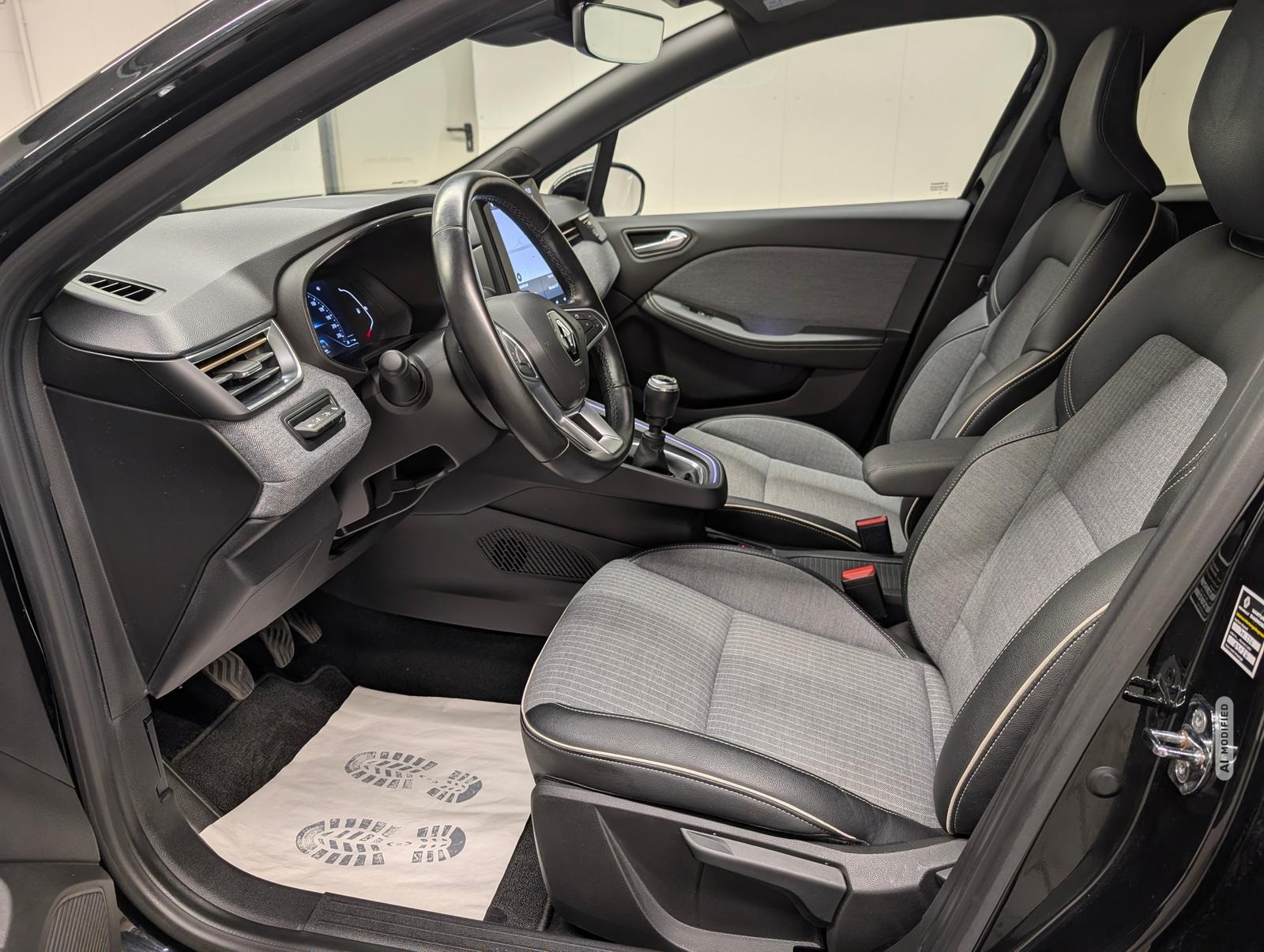 Renault Clio Lutecia LED/Navi/SHZ/LHZ/Kam/Keyl/GRA/17-LM