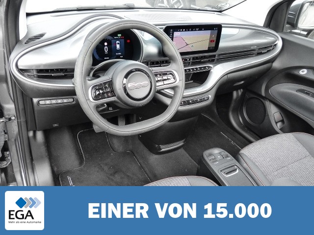 Fiat 500e Icon Navi Digitales Cockpit Memory Sitze Apple CarPlay Android Auto Klimaau