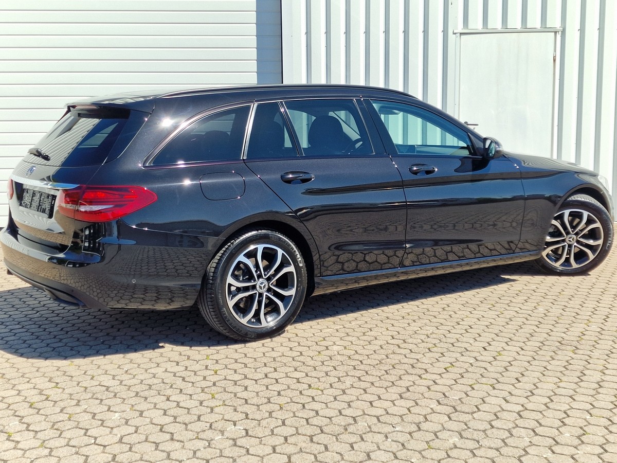 Mercedes-Benz C 220 d T Avantg.*Nightpaket*AHK*ACC*R-Kamera