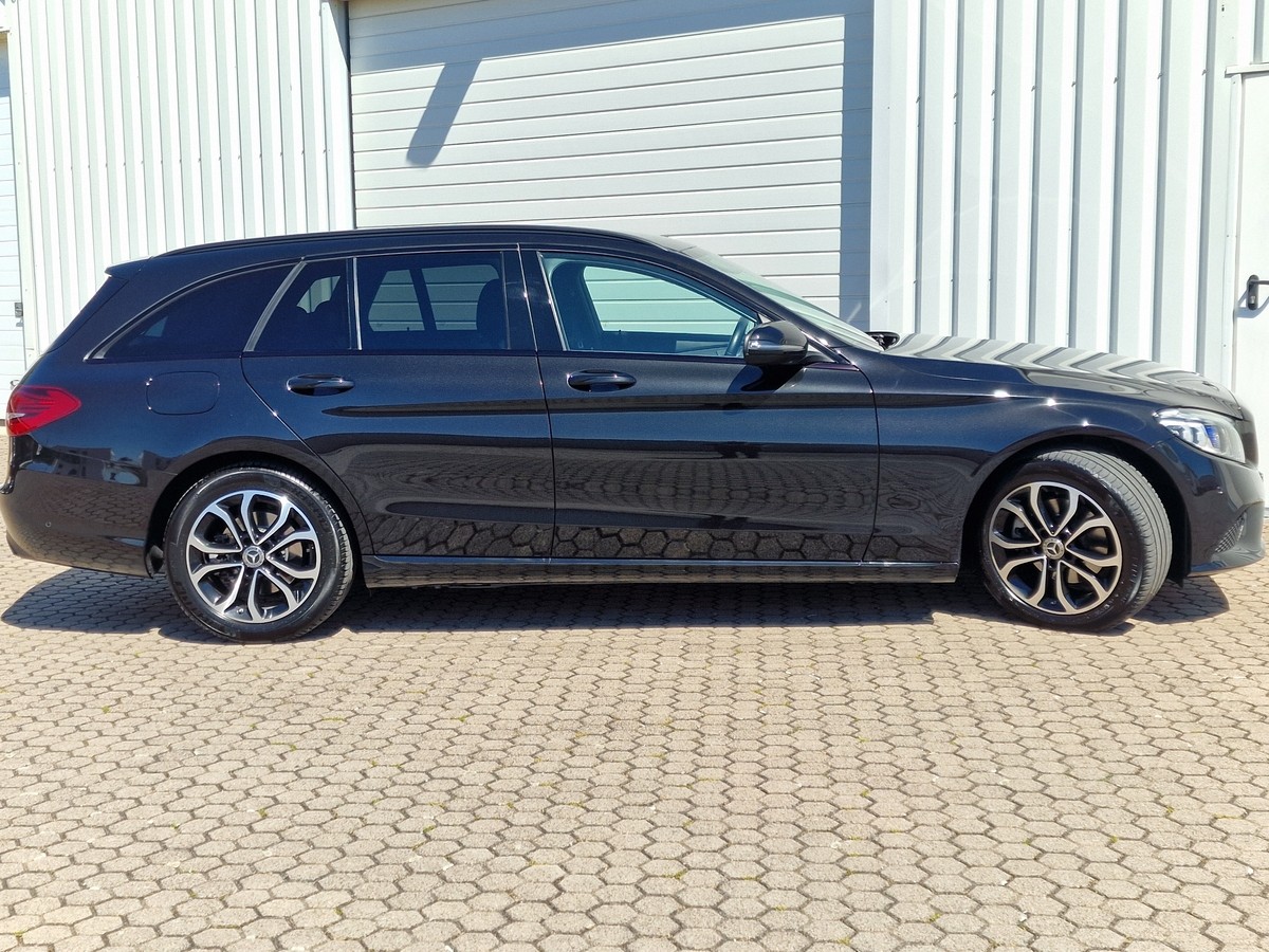Mercedes-Benz C 220 d T Avantg.*Nightpaket*AHK*ACC*R-Kamera