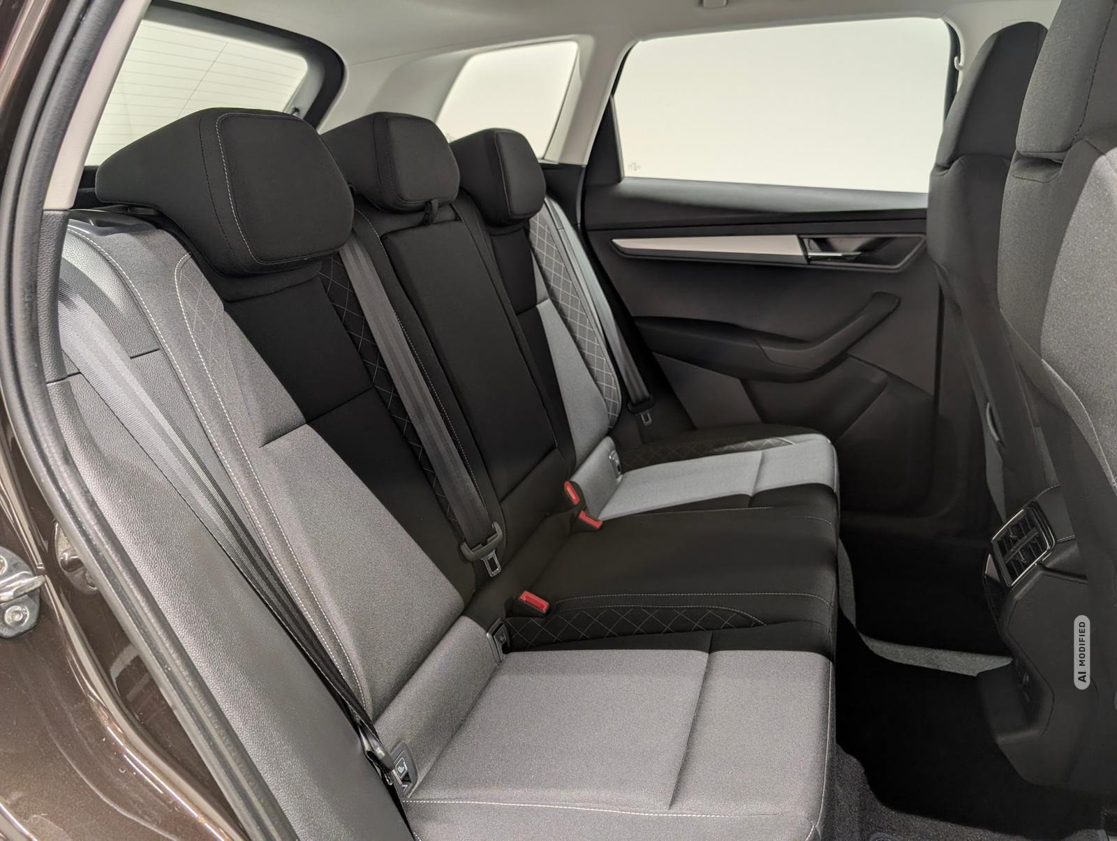 Skoda Karoq LED/SmartLink/SHZ/PDC/AHK/Tempom.