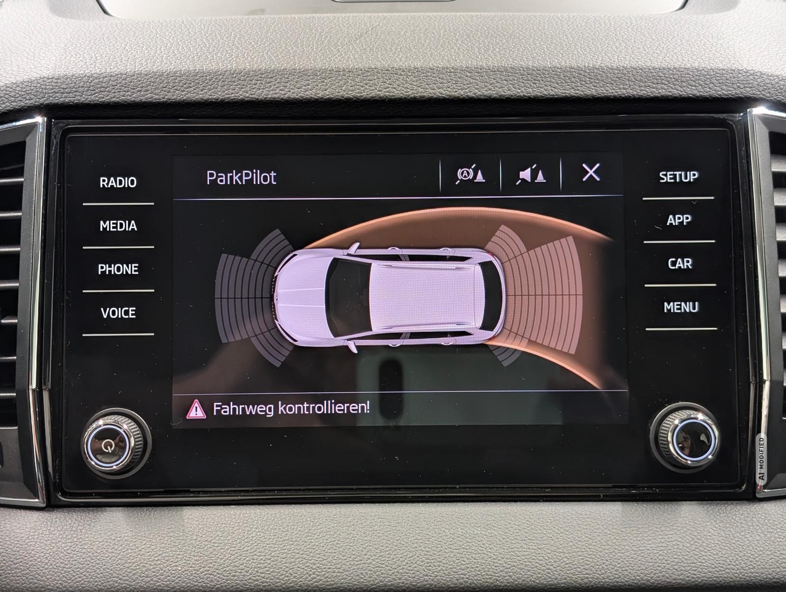 Skoda Karoq LED/SmartLink/SHZ/PDC/AHK/Tempom.