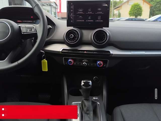 Audi Q2 35 TFSI advanced LED PDC RFK