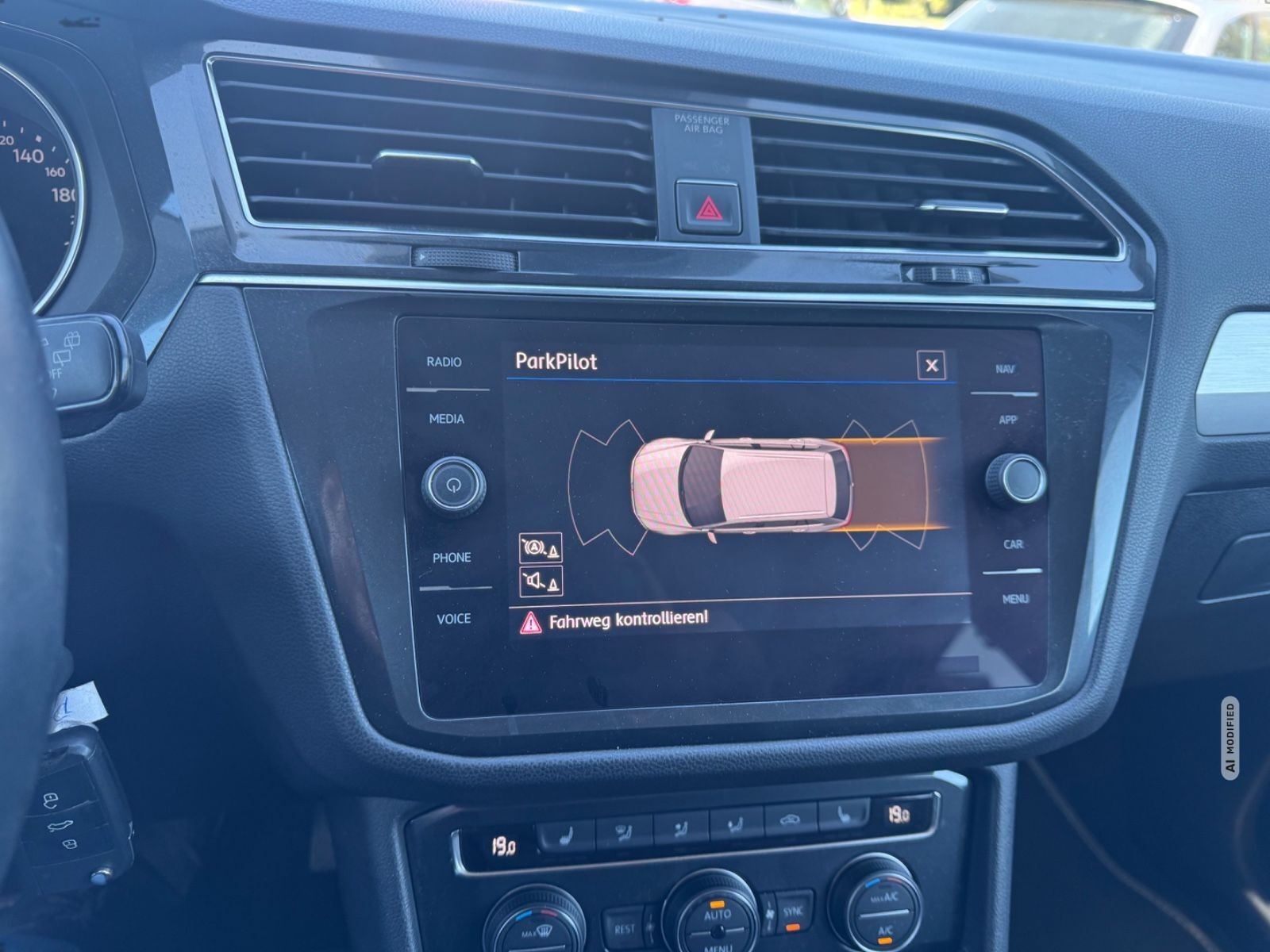 Volkswagen Tiguan Allspace TiguanAllspace Comf MFL Temp Navi AHK 7Sitz SHZ