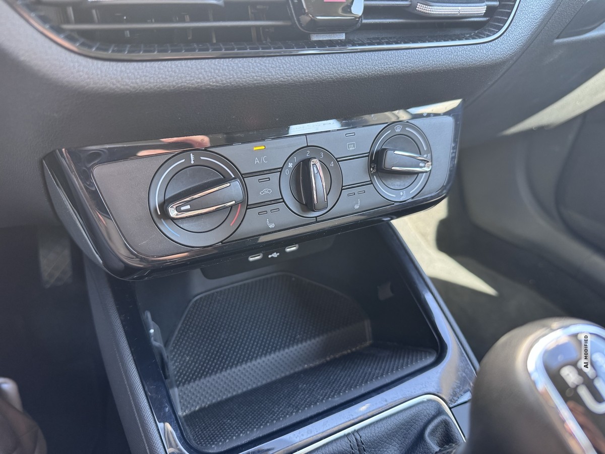 Skoda Fabia 1.0 TSI Selection*Kamera*SHZ*