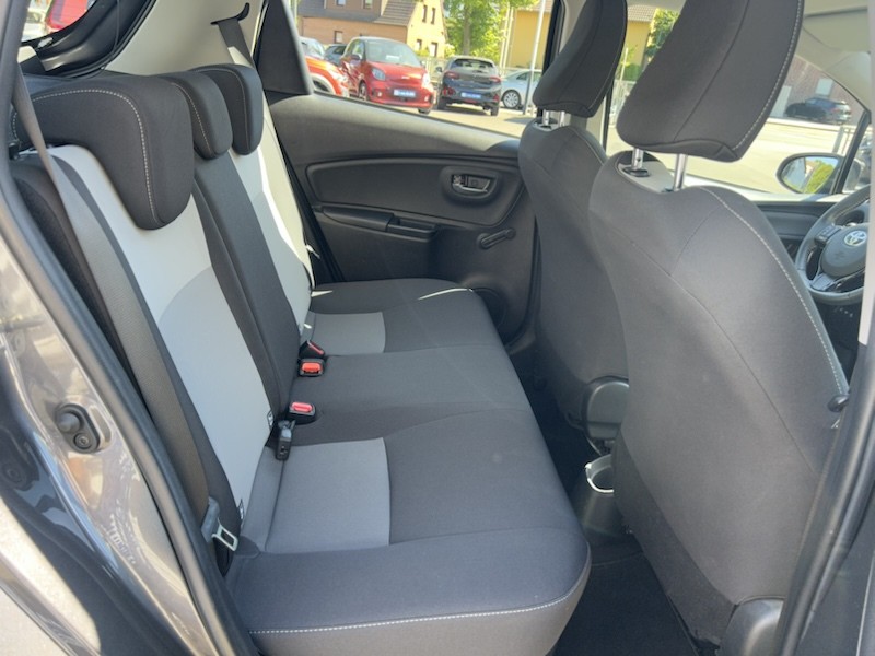 Toyota Yaris 1.5 DUAL-VVT-i Hybrid TEAM D KLIMA*SHZG*BTH*PDC*R-CAM