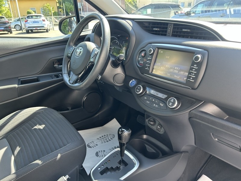 Toyota Yaris 1.5 DUAL-VVT-i Hybrid TEAM D KLIMA*SHZG*BTH*PDC*R-CAM