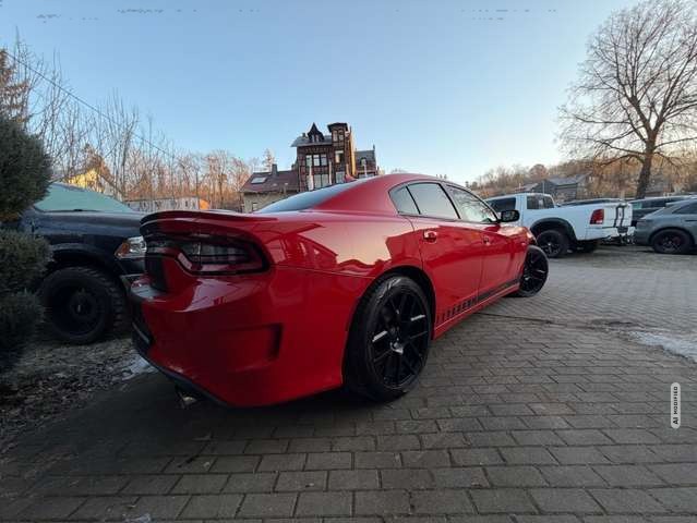 Dodge Charger 5.7 V8 HEMI R/T SRT